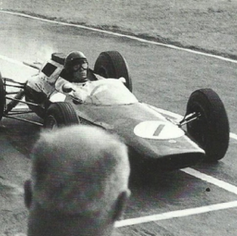 East London : le moteur de la Lotus casse, pression d'huile à zéro...
Contribution Gérard Voisin East London : le moteur de la Lotus casse, pression d'huile à zéro...
Contribution Gérard Voisin